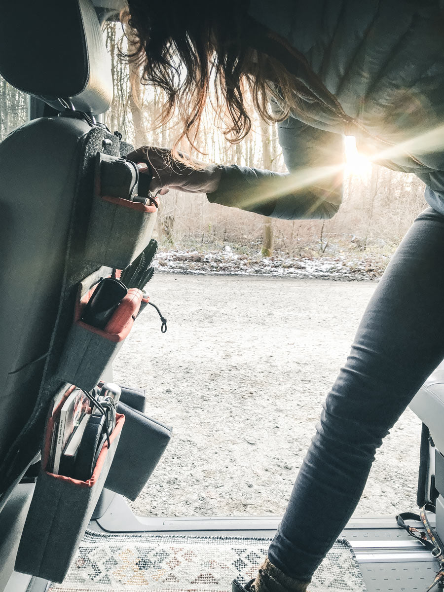 Gemütlichkeit im Wohnmobil: Mit handgefertigten Organizern zu einem wohnlichen Van-Leben